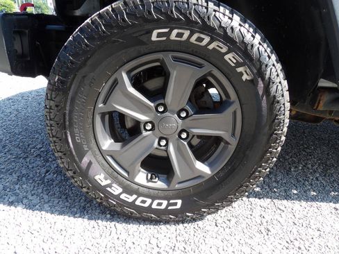 Used 2017 Jeep Wrangler Unlimited Rubicon AWD/4WD image 25