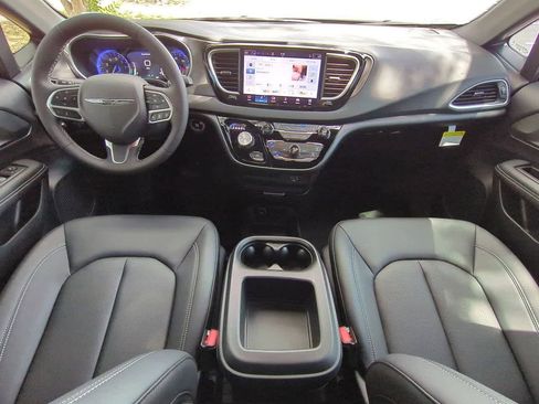 New 2026 Chrysler Voyager LX image 15