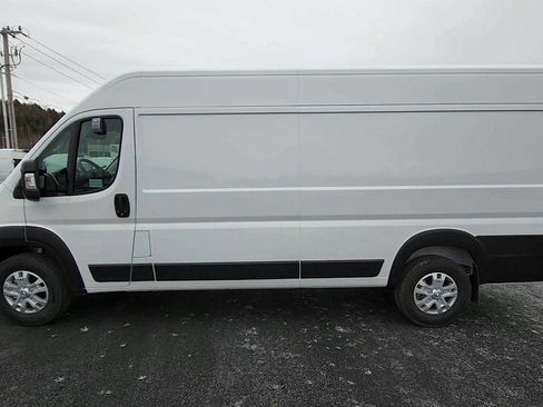 New 2024 RAM ProMaster 3500 w/ Quick Order Package 22G SLT image 5