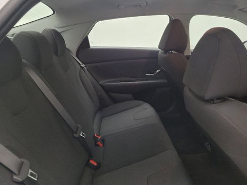 Used 2024 Hyundai Elantra SE FWD image 19