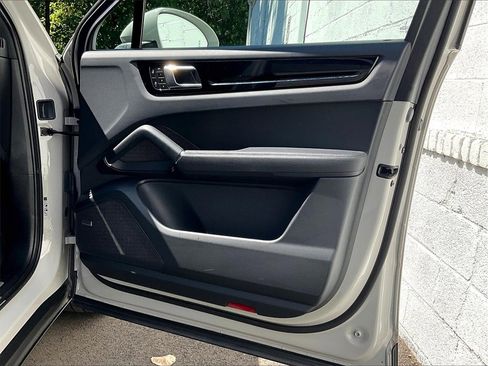 Certified 2023 Porsche Cayenne Coupe image 29