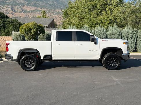 Used 2024 Chevrolet Silverado 2500 LT w/ Convenience Package AWD/4WD image 8