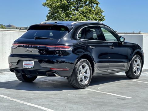Certified 2021 Porsche Macan image 8