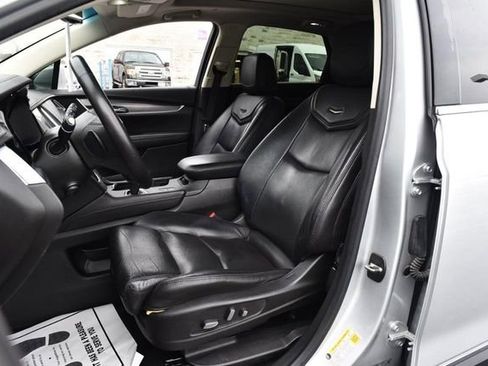 Used 2017 Cadillac XT5 Premium Luxury FWD image 19