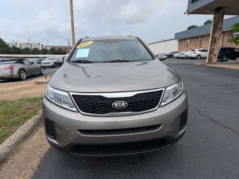 Used 2015 Kia Sorento LX FWD image 2
