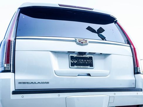 Used 2019 Cadillac Escalade ESV Premium Luxury image 13