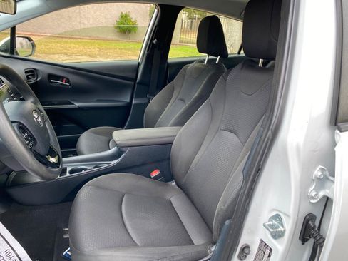Used 2022 Toyota Prius LE FWD image 24