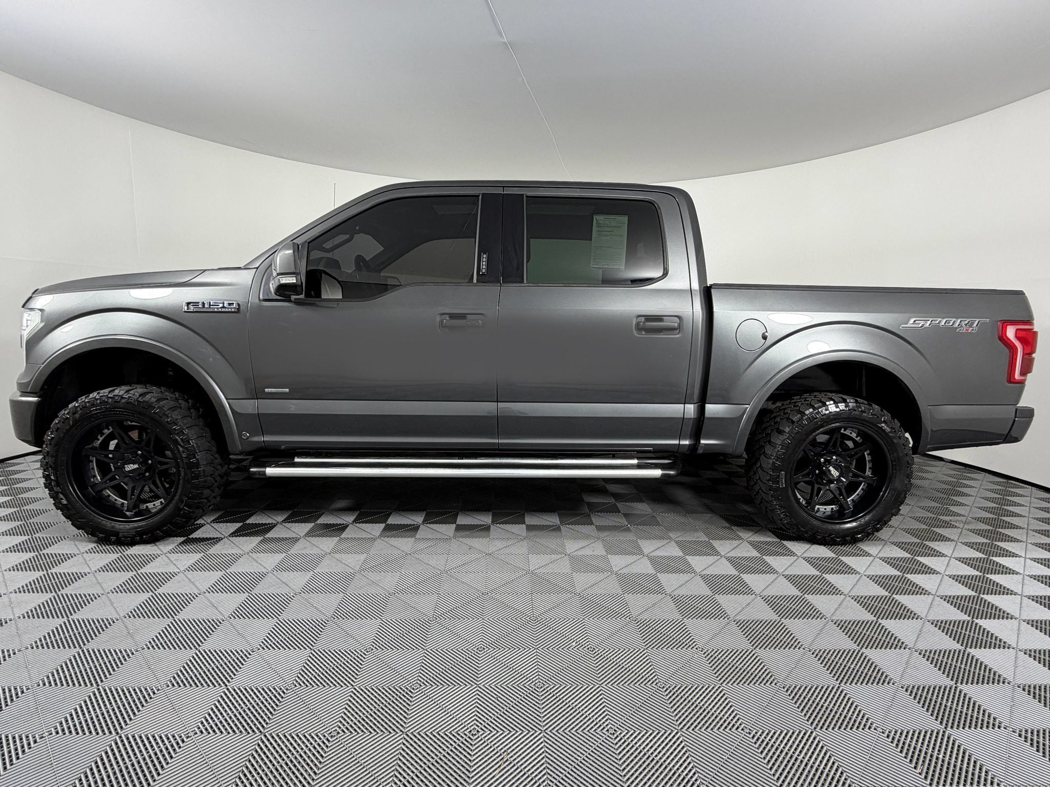 Used 2017 Ford F150 Lariat w/ Equipment Group 502A Luxury AWD/4WD image 14