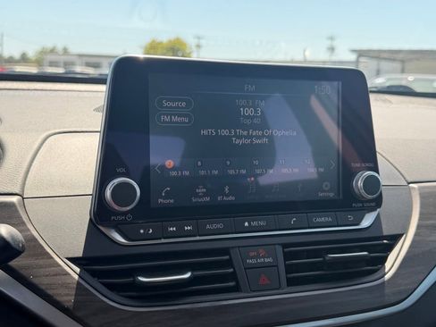 Used 2025 Nissan Altima 2.5 SV image 21