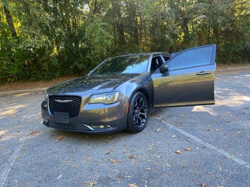Used 2019 Chrysler 300 S image 56