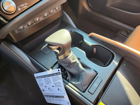 New 2025 Lexus ES 350 w/ Premium Package image 30