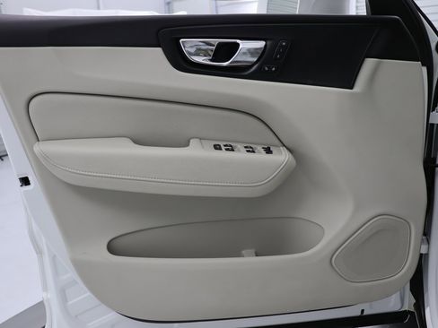 Used 2018 Volvo XC60 T6 Momentum w/ Vision Package image 35