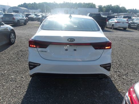 Used 2019 Kia Forte LXS FWD image 2