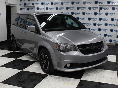 Used 2018 Dodge Grand Caravan SE image 5