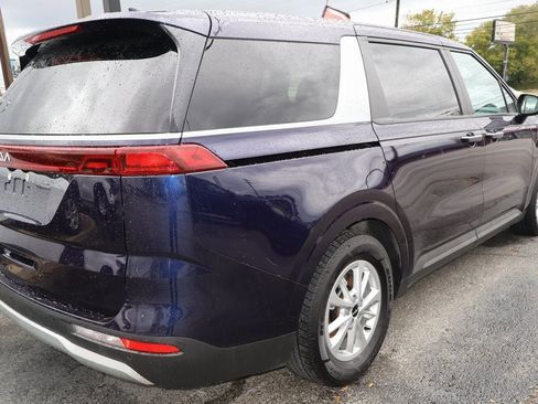 Used 2023 Kia Carnival LX image 3