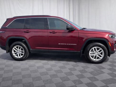 Used 2025 Jeep Grand Cherokee Laredo X image 2
