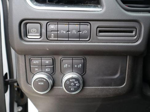 Used 2022 GMC Yukon XL SLE AWD/4WD image 14