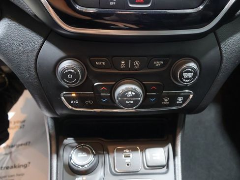 Used 2020 Jeep Cherokee Limited w/ Safetytec Group AWD/4WD image 28