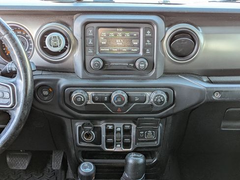 Used 2018 Jeep Wrangler Unlimited Sport S image 3