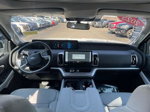 Certified 2025 Ford Expedition Max Platinum AWD/4WD image 12