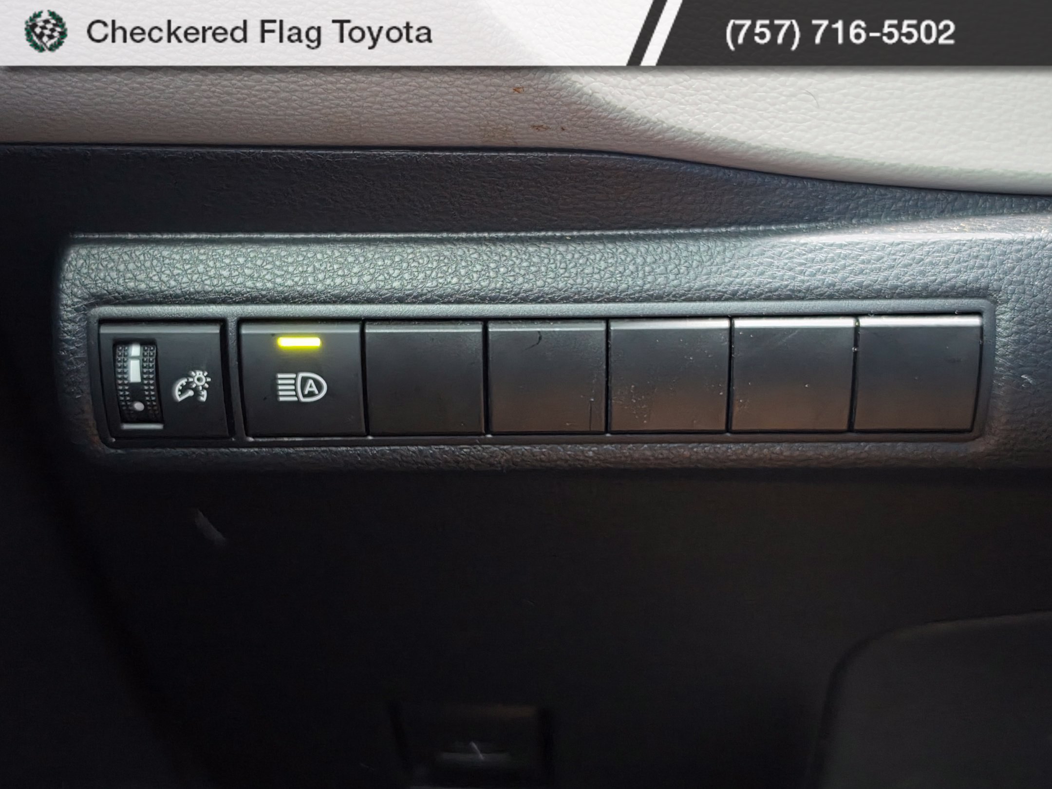 Used 2025 Toyota Corolla LE FWD image 10