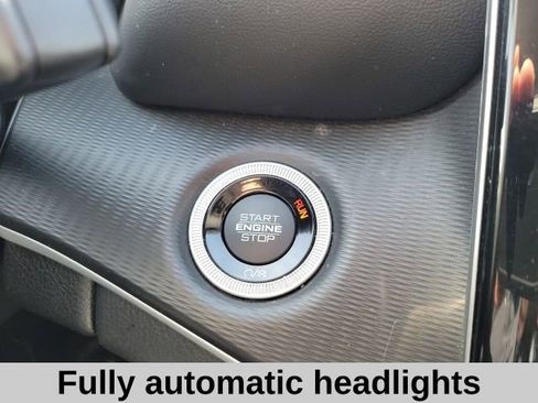 Used 2023 Jeep Grand Cherokee L Laredo image 9