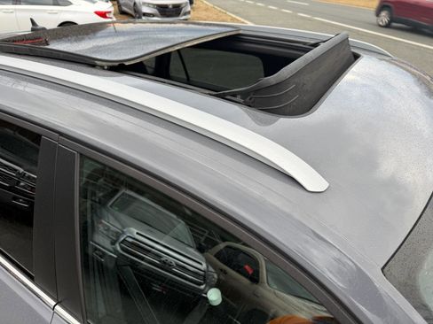 Used 2021 Volkswagen Atlas Cross Sport SE w/ Panoramic Sunroof Package image 9