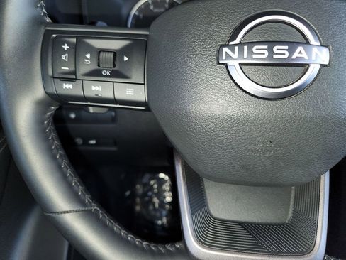 Used 2025 Nissan Rogue SV image 23