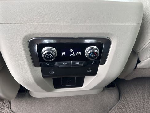 Used 2022 GMC Yukon XL Denali image 25