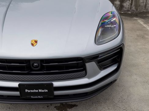 Certified 2026 Porsche Macan AWD/4WD image 17