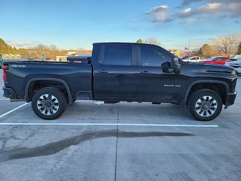 Used 2022 Chevrolet Silverado 2500 Custom w/ Custom Value Package image 4