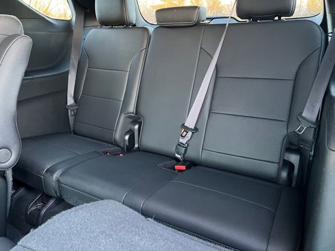 Used 2025 Chevrolet Traverse LT image 15