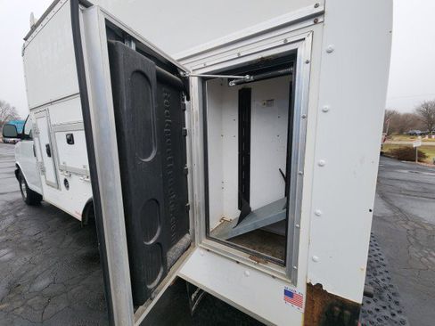 Used 2018 Chevrolet Express 3500 w/ Power Convenience Package image 21