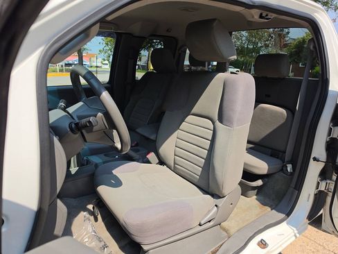Used 2014 Nissan Frontier S w/ S Preferred Package RWD image 9