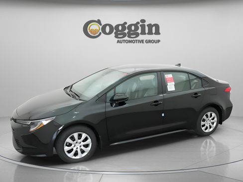 New 2026 Toyota Corolla LE image 3