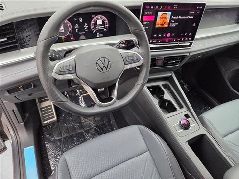 New 2026 Volkswagen Tiguan SE R-Line FWD image 3