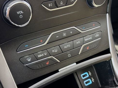 Used 2018 Ford Edge SEL w/ Equipment Group 201A image 16