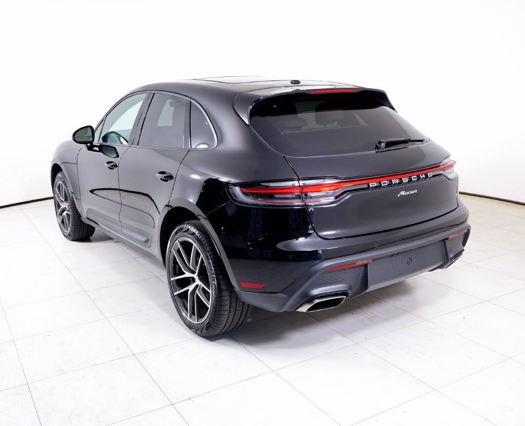 Certified 2026 Porsche Macan AWD/4WD image 3