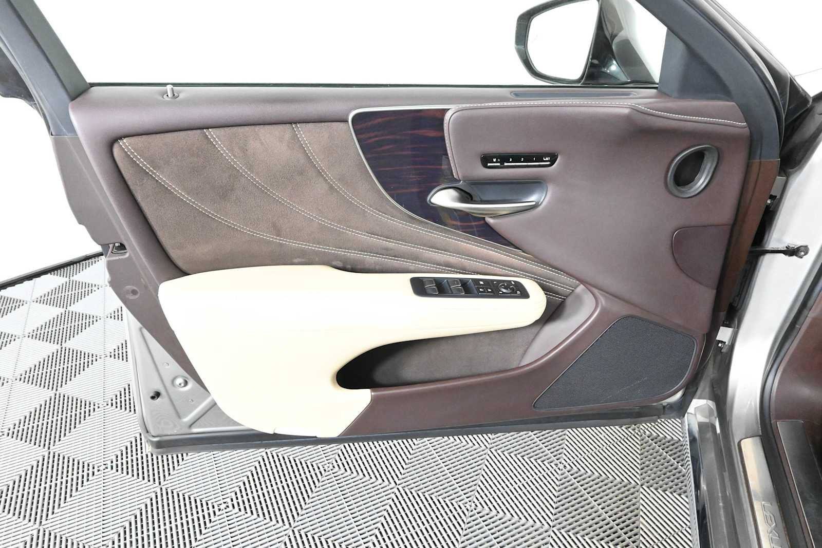 Used 2018 Lexus LS 500 w/ Interior Upgrade Package RWD image 20