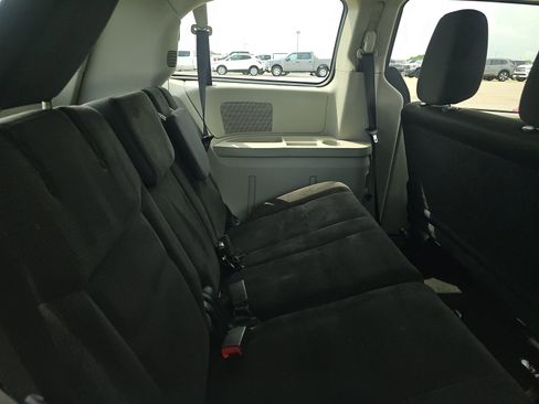 Used 2019 Dodge Grand Caravan SE FWD image 14
