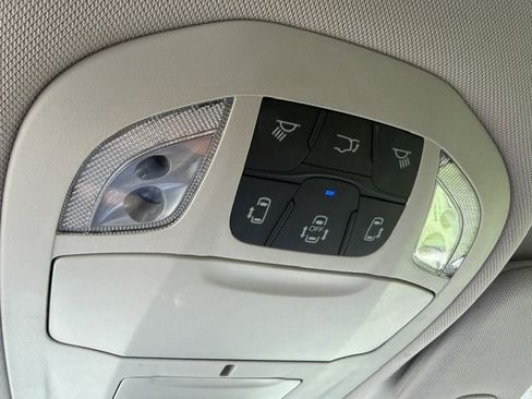 Used 2024 Chrysler Pacifica Touring-L FWD image 17