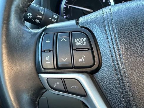 Used 2019 Toyota Highlander XLE image 16