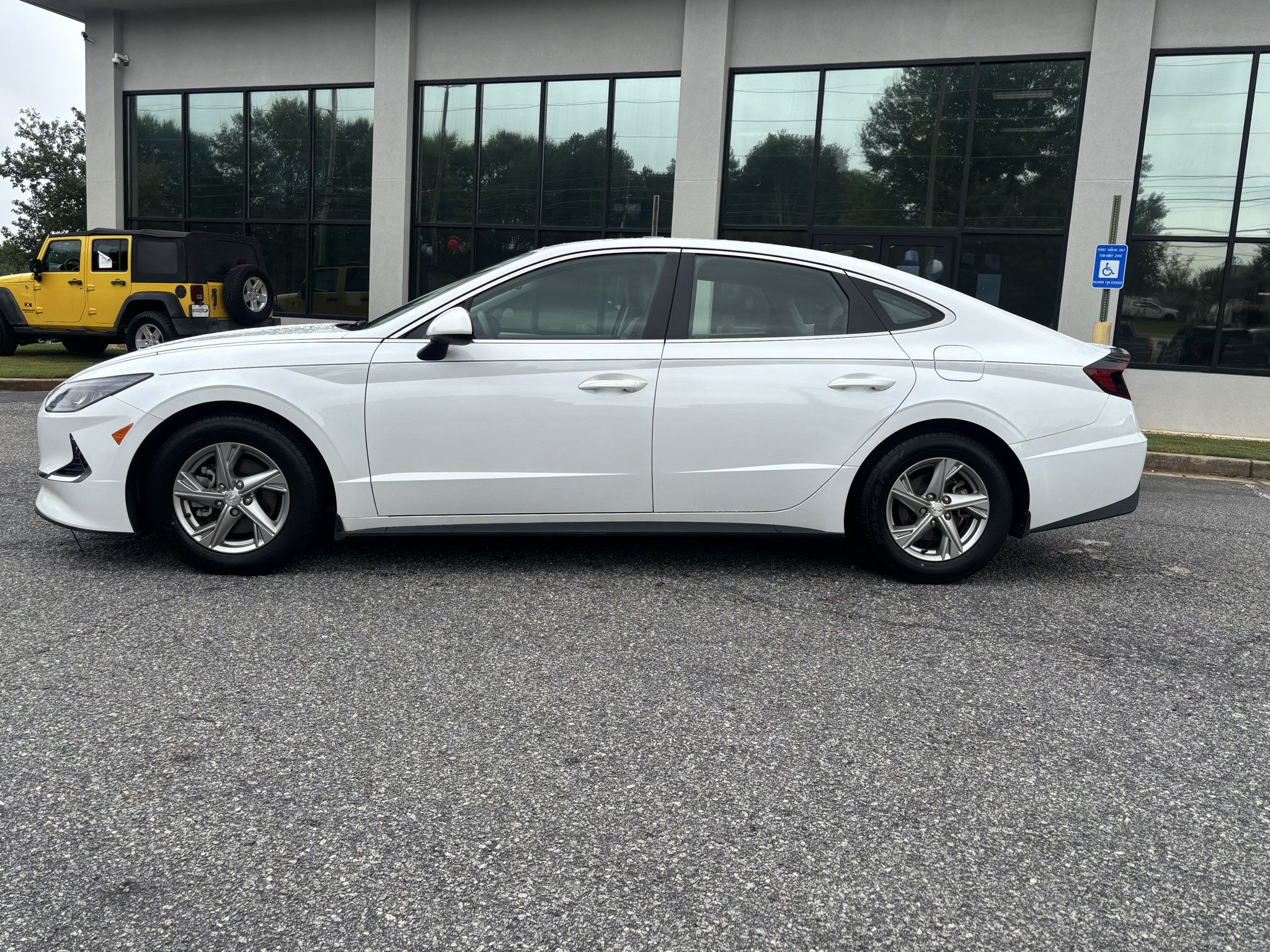 Used 2022 Hyundai Sonata SE FWD image 4