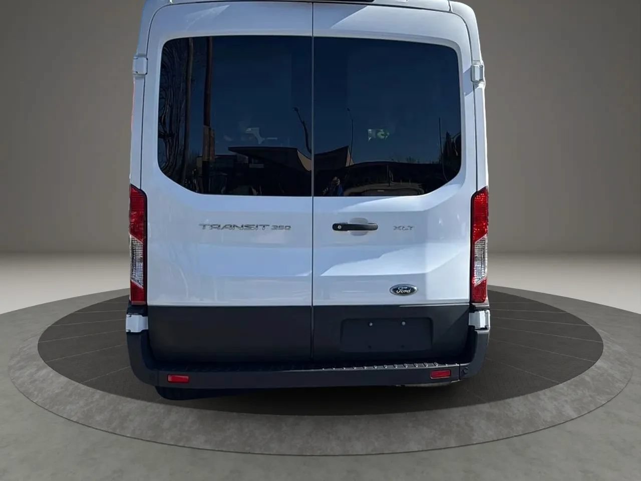 Used 2025 Ford Transit 350 XLT RWD image 5