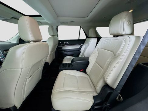 Used 2018 Ford Explorer Platinum AWD/4WD image 21