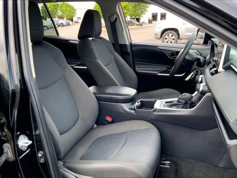 Used 2024 Toyota RAV4 LE image 8