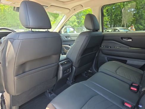Used 2025 Nissan Pathfinder Platinum w/ Cargo Package AWD/4WD image 38