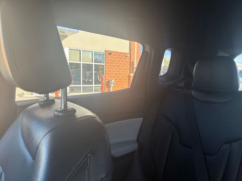 Used 2025 Jeep Compass Limited image 34