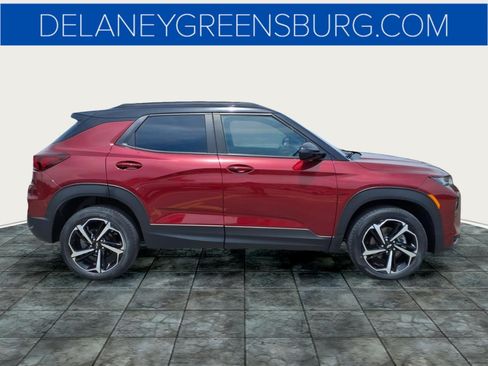 Used 2023 Chevrolet TrailBlazer RS w/ Sun and Liftgate Package AWD/4WD image 2