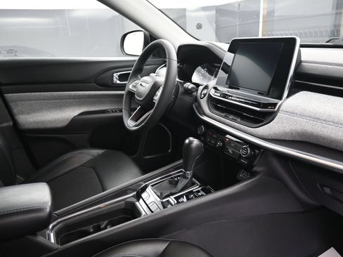 Used 2022 Jeep Compass Latitude AWD/4WD image 27